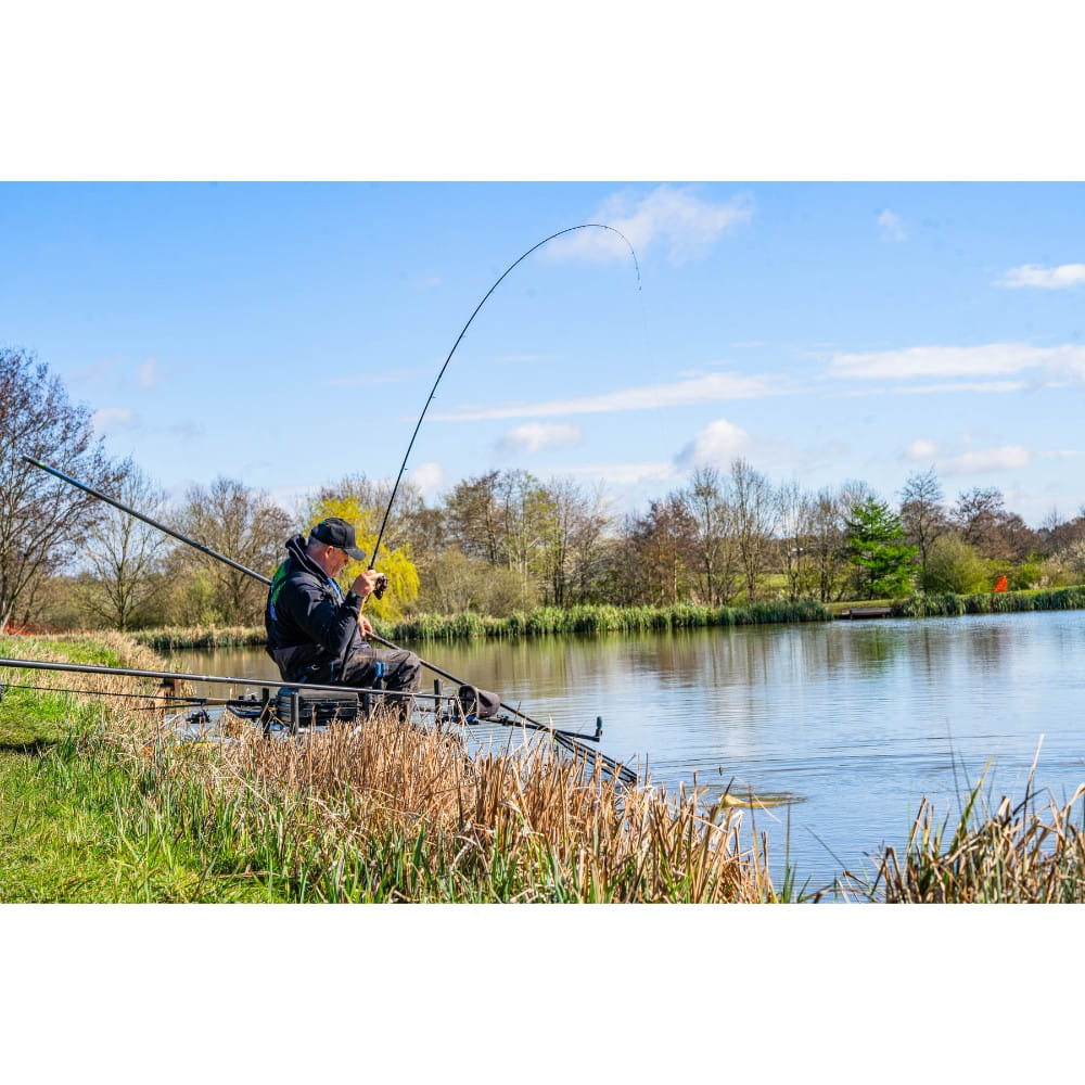 Preston Dura Carp Feeder 9 ft 30g (275 cm) Fischen, Draußen, Wasser, Angler, Person