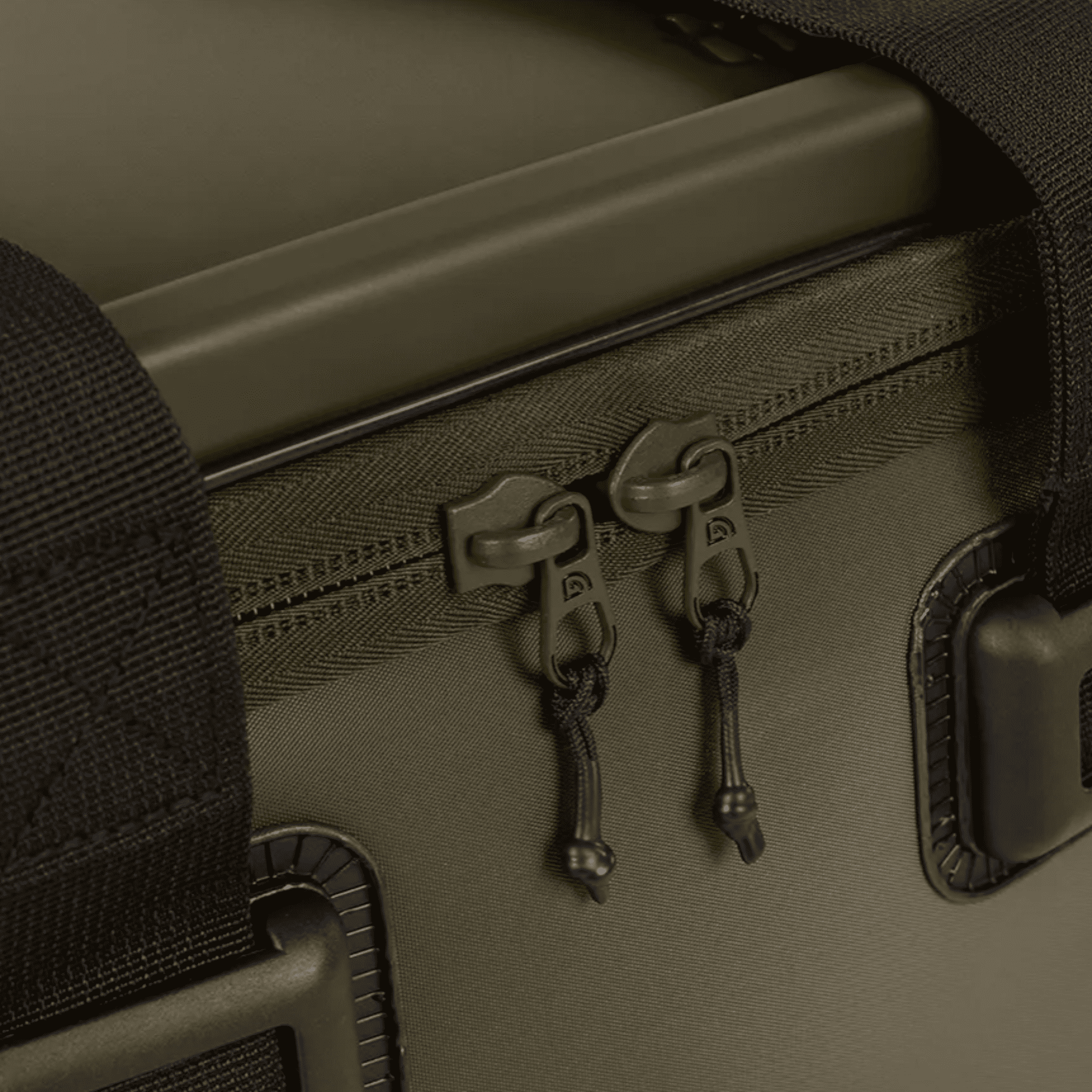 Trakker Downpour T1 Carryall S – Bild 2, Reißverschluss, Zelt, Tasche, Gurtband, Olivegrün