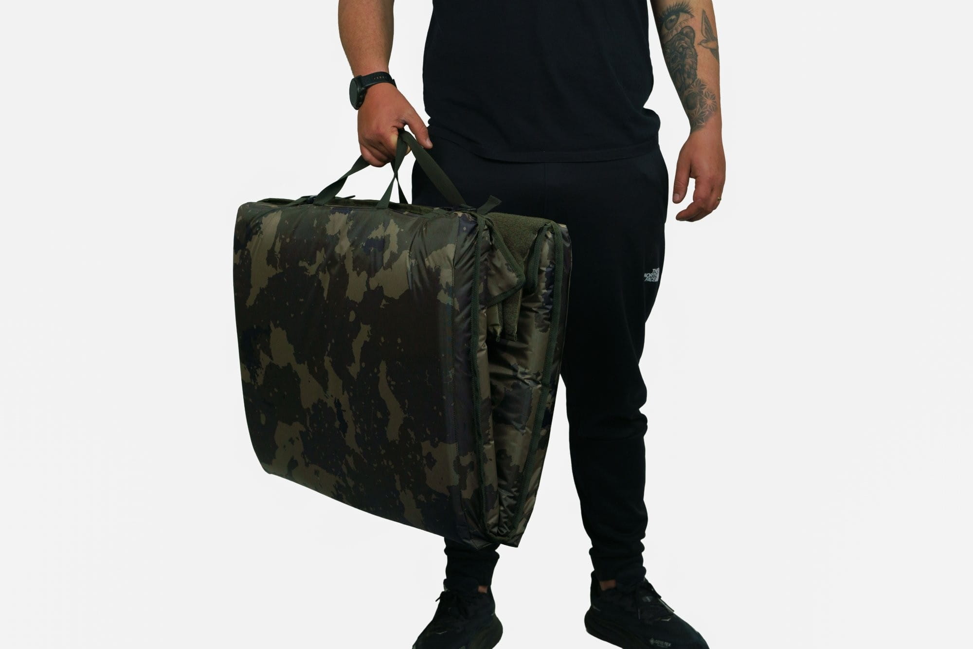 Solar Worldwide Aquare Cradle – Bild 4, Reisebox, Camouflage, Militärisch, Tragegriff, Koffer