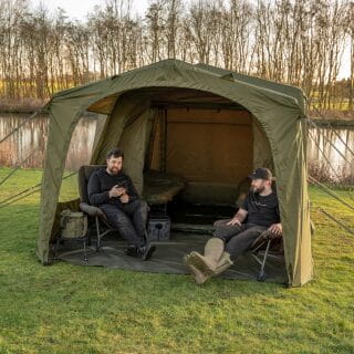 Pop-up-Zelt, Campingzelt, grünes Zelt, Outdoor-Shelter, Camping-Szene