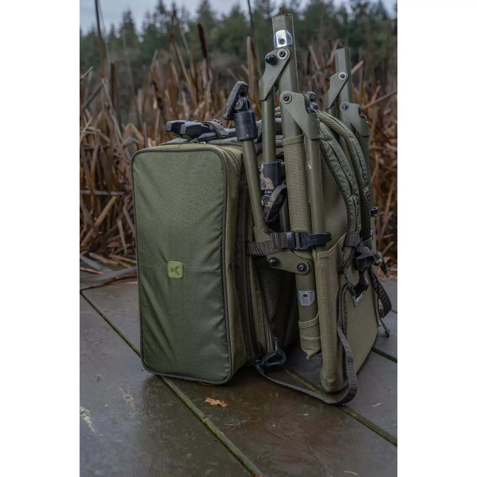 Korum Progress Ruckbag 35 Liter – Bild 6, Rucksack, Foldable chairs, Camping gear, Military green, Aluminium frame