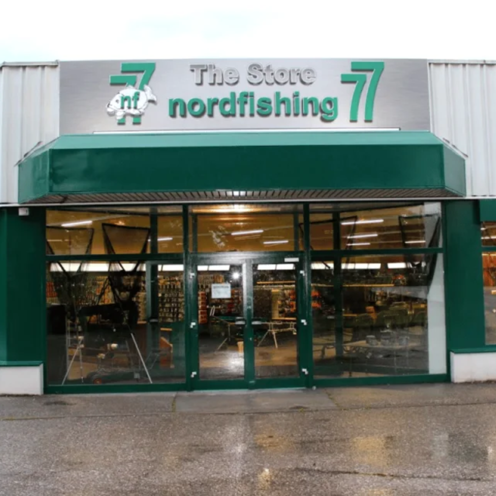 Anglerladen, Nor findet?, Angeln Ausrüstung, Glasdüren, Grüne Fassade