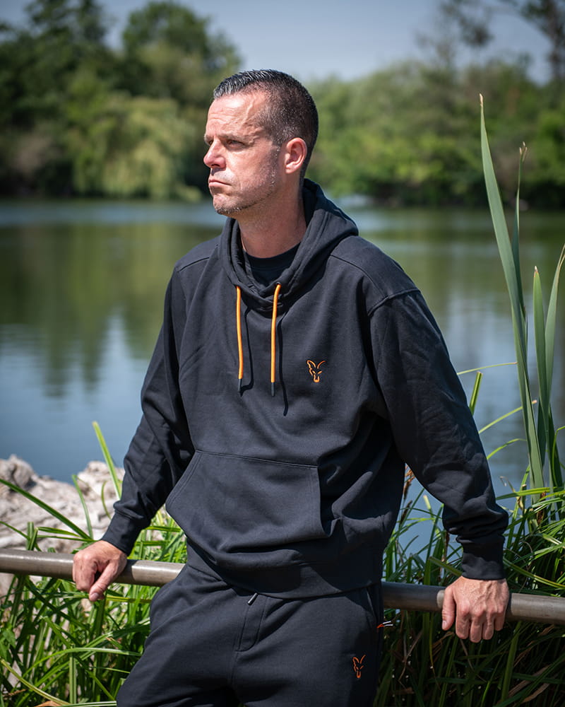 Fox Classic Hoody Black & Orange S, Hoodie, Kängurutasche, Schwarz, Kordelzug, Logo-Detail