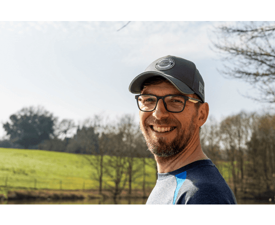 Baseballmütze, Kappe, Hut, Brille, Lächeln