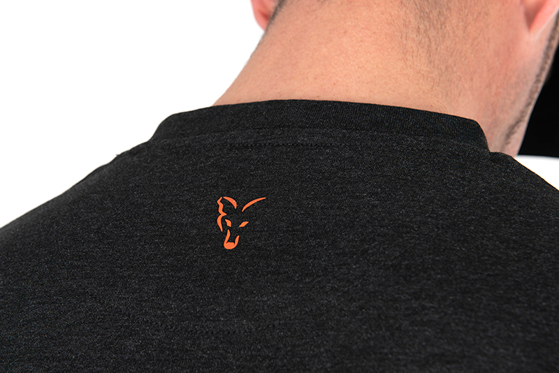 tshirt, schwarz, logo, rückseite, halslinie