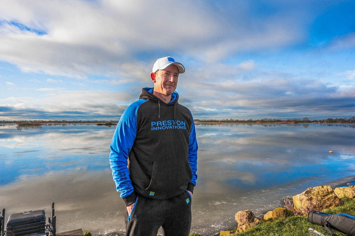 hoodie, hooded sweatshirt, blue sleeves, fisherman, outdoor