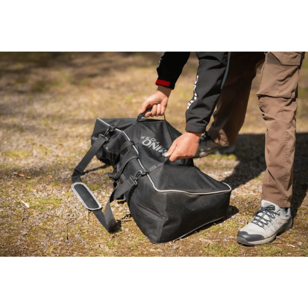 Schuhwerk, Schuh, Sneaker, Person, Handtasche