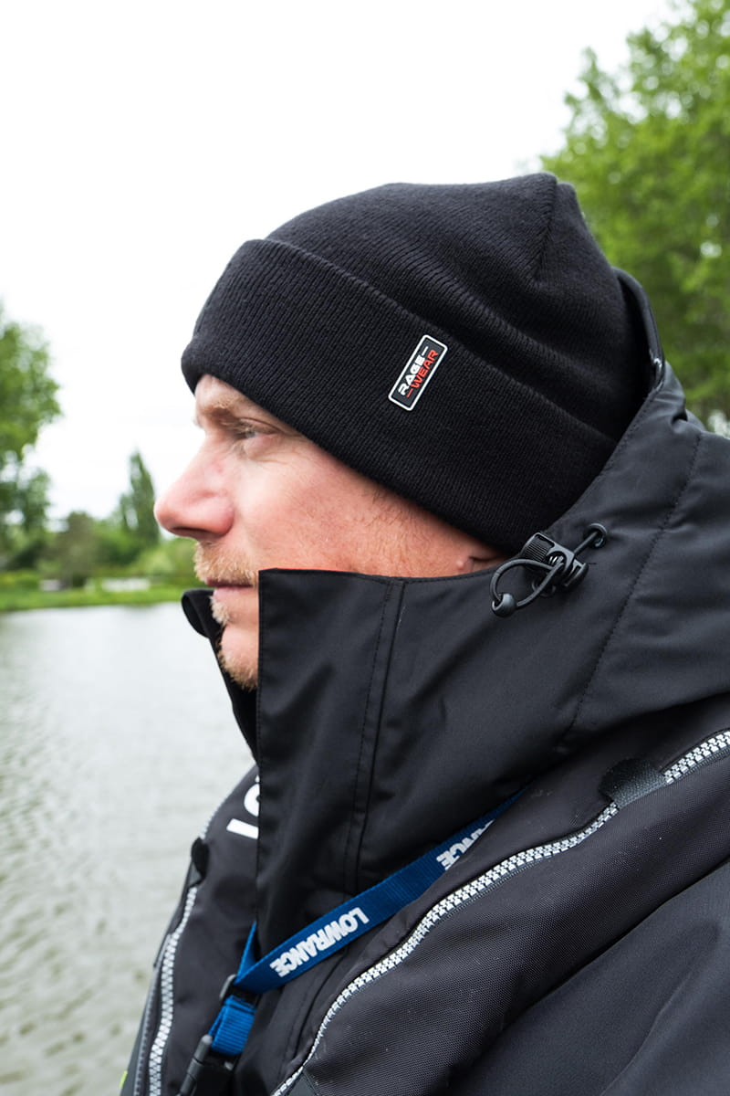 Fox Rage Ragewar Beanie – Bild 6, Beanie, Schwarz, Strickmütze, Logo-Patch, Outdoor-Jacke