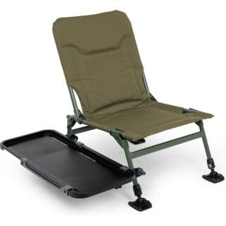 Korum Any Chair Extendable Side Tray, Faltstuhl, Campingstuhl, Klappstuhl, Beinfreiheit, Fällbar