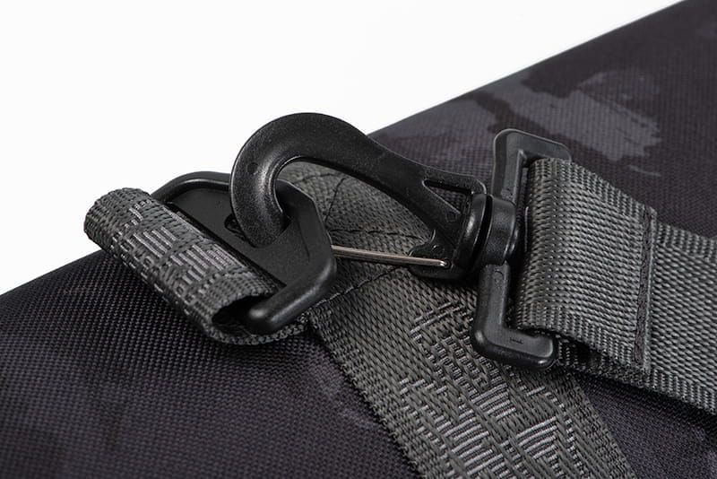 nlu104_rage_voyager_camo_1_45m_hard_rod_case_triple_strap_carabiner_detail
