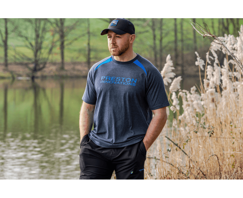 t-shirt, kurzarm, grafik-tshirt, blaue-details, freizeitkleidung
