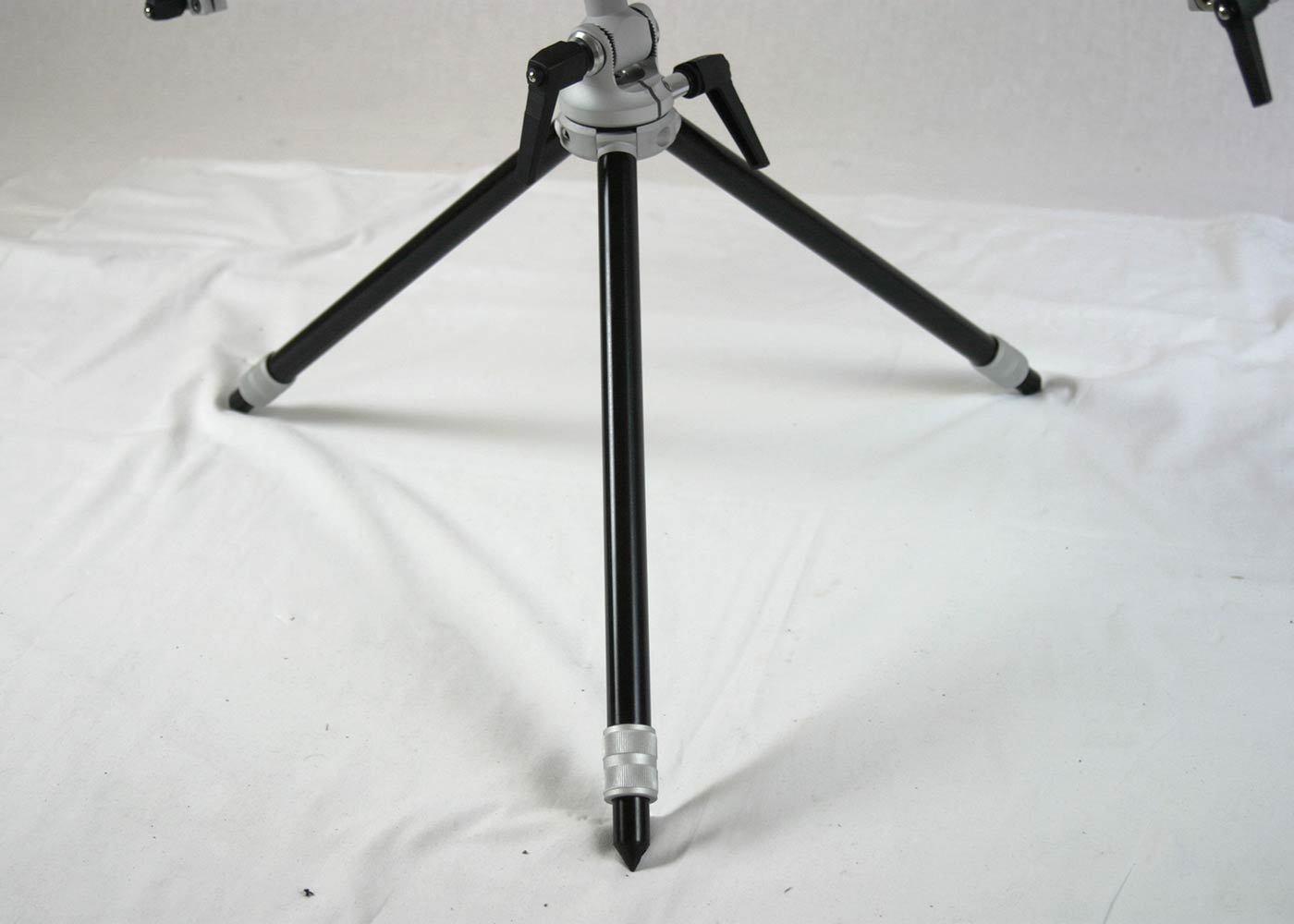 Micro Nick Bianco Sat Nero, Füße