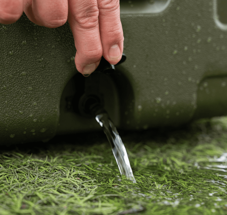 gebrauchte, wasserkraft, wasseranschluss, kannister, grünes grasartiges matierial