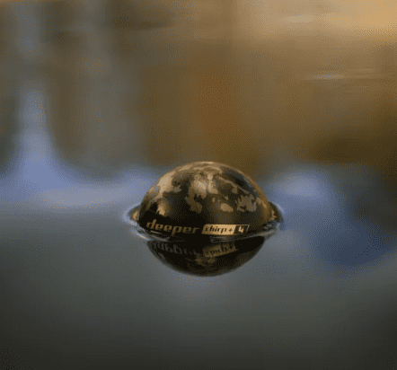 schwimmende Kugel, Kugel mit Tarnmuster, Unterwasser-Reizkunststoff, Angellöffel?, glatter Wasserspiegel