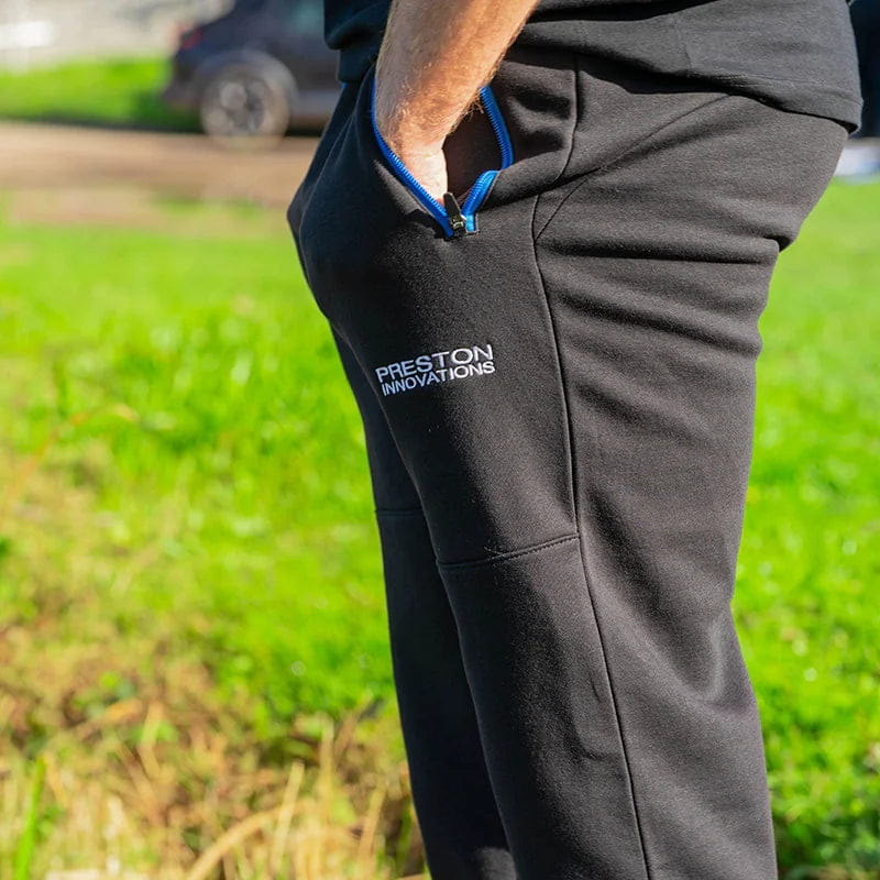 Hose, Sporthose, Reißverschluss, Kapuzen?