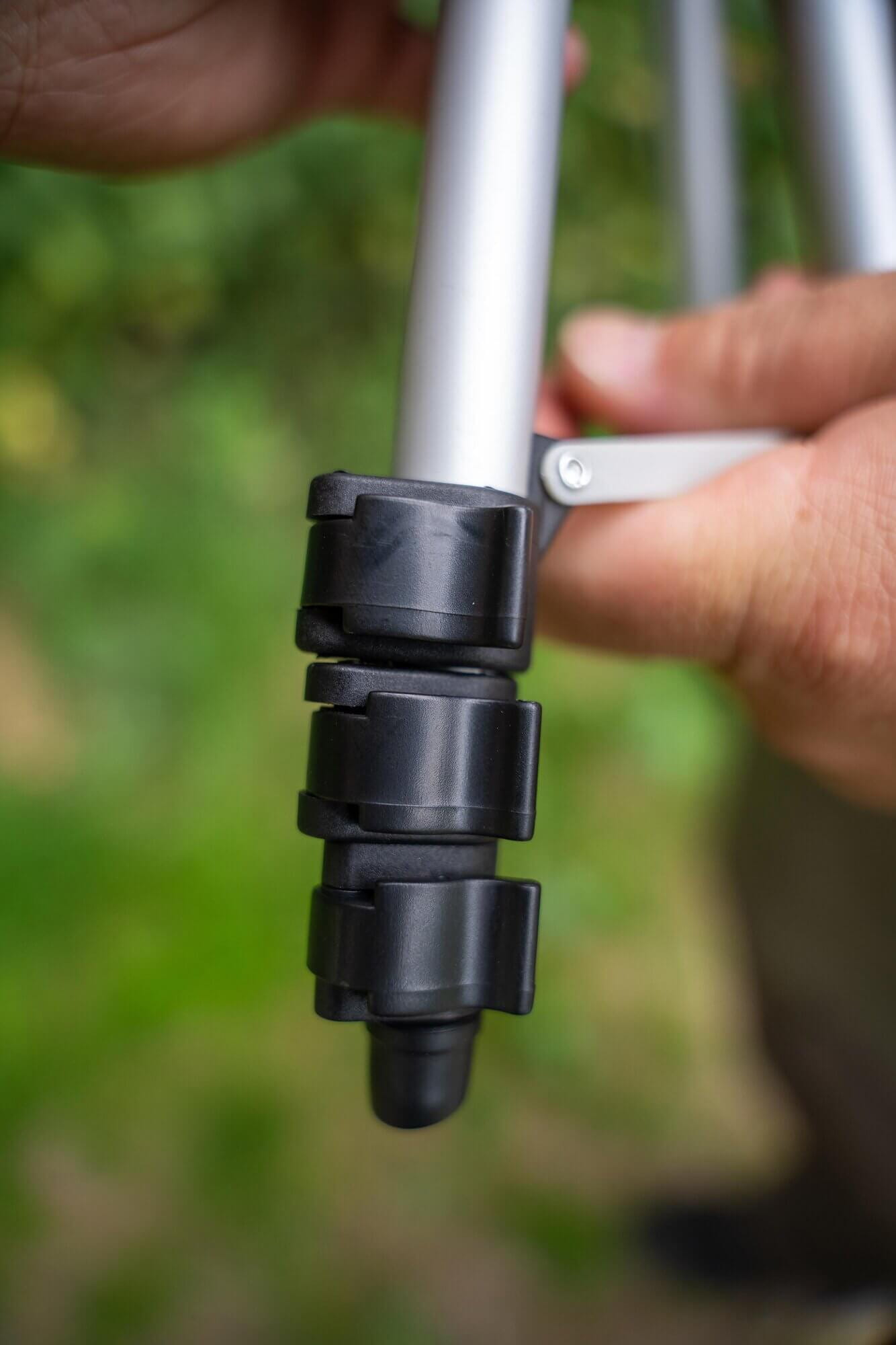 Korum Selfie Tripod – Bild 4, Standfuß, Rundstab, Drehgelenk, Carbonstahl?, Teleskopstativ?
