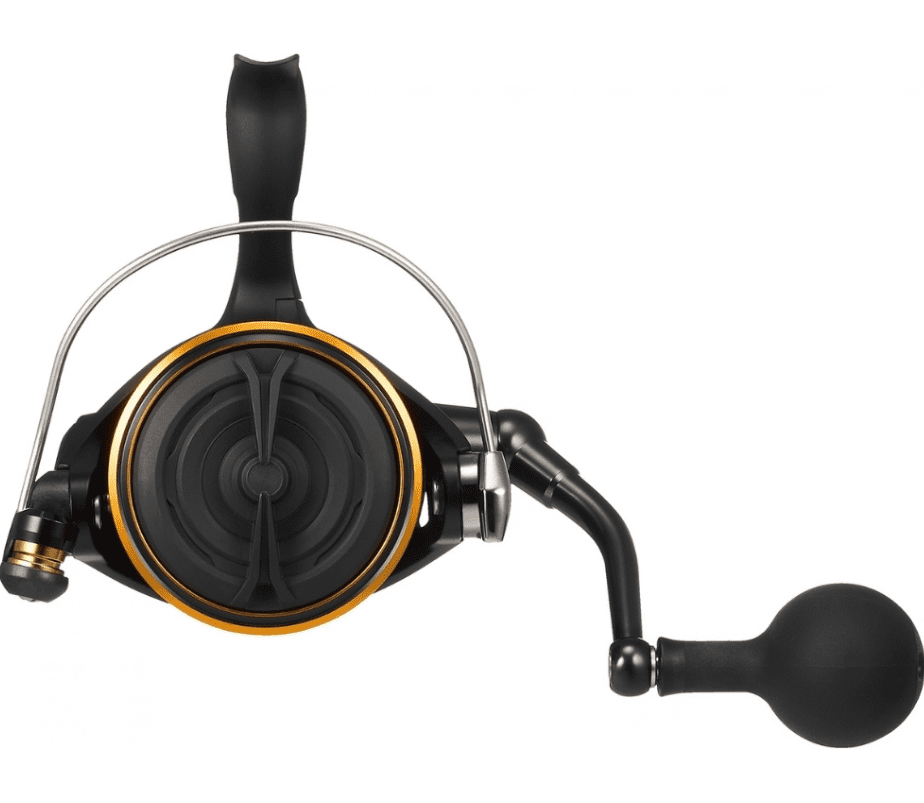 Daiwa 26 BG SW 14000-P – Bild 4, Angelrolle, schwarz, orangefarbener Akzent, Metallbügel, Kurbelgriff