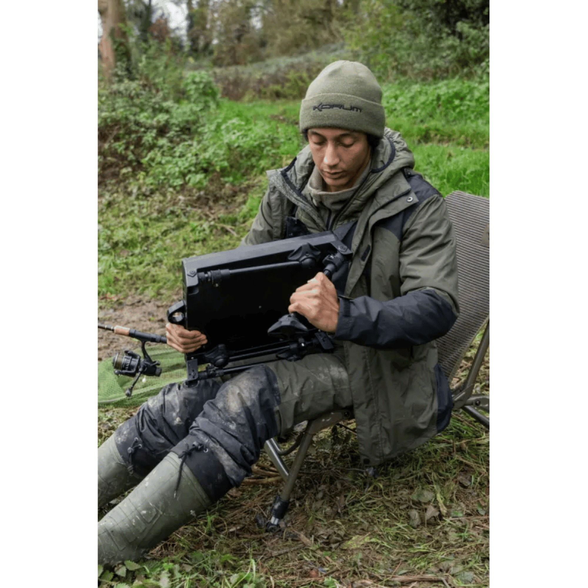 Angler, Outdoor-Ausrüstung, Kamera-Setup, Beinbekleidung, Jacke