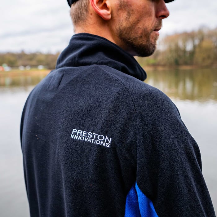 Fleecejacke, hochkragen, marineblau, Logotext, Oberbekleidung