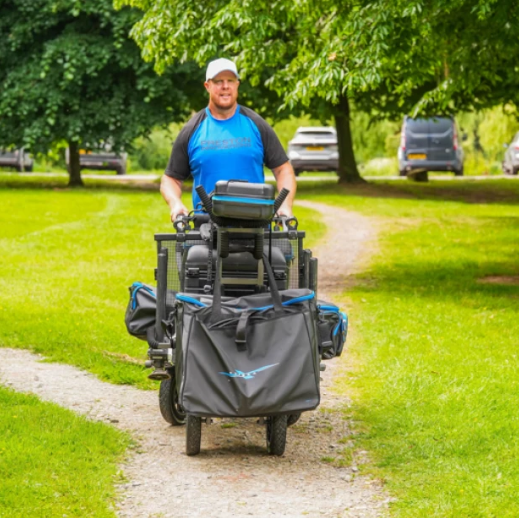 Gras, Lustig, Urlaub, E-Scooter, Schieben