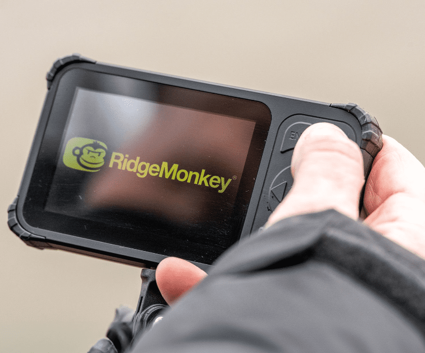 Handhelder Gerät, GPS-Gerät, RidgeMonkey, Displaybildschirm, schwarles Gehäuse