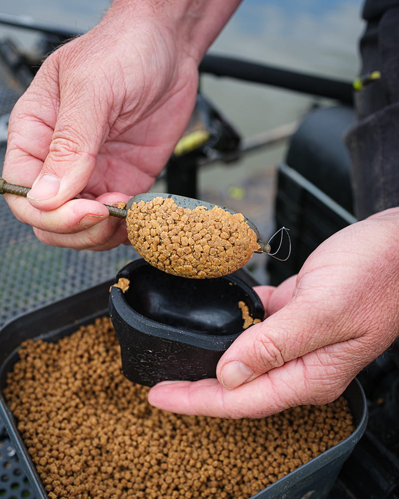 Köderballen, Pelletfutter, Fischköder, Angelfutter, Futterpellet
