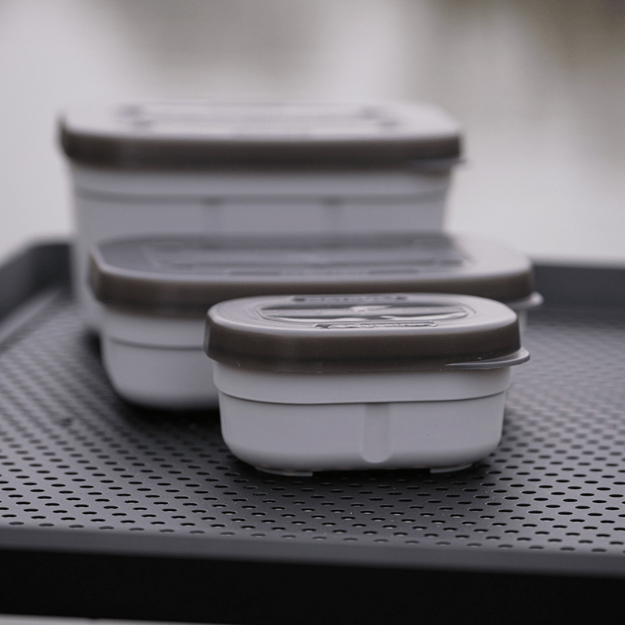 Lunchbox, Container, Weiß, braune Deckel, gestapelt