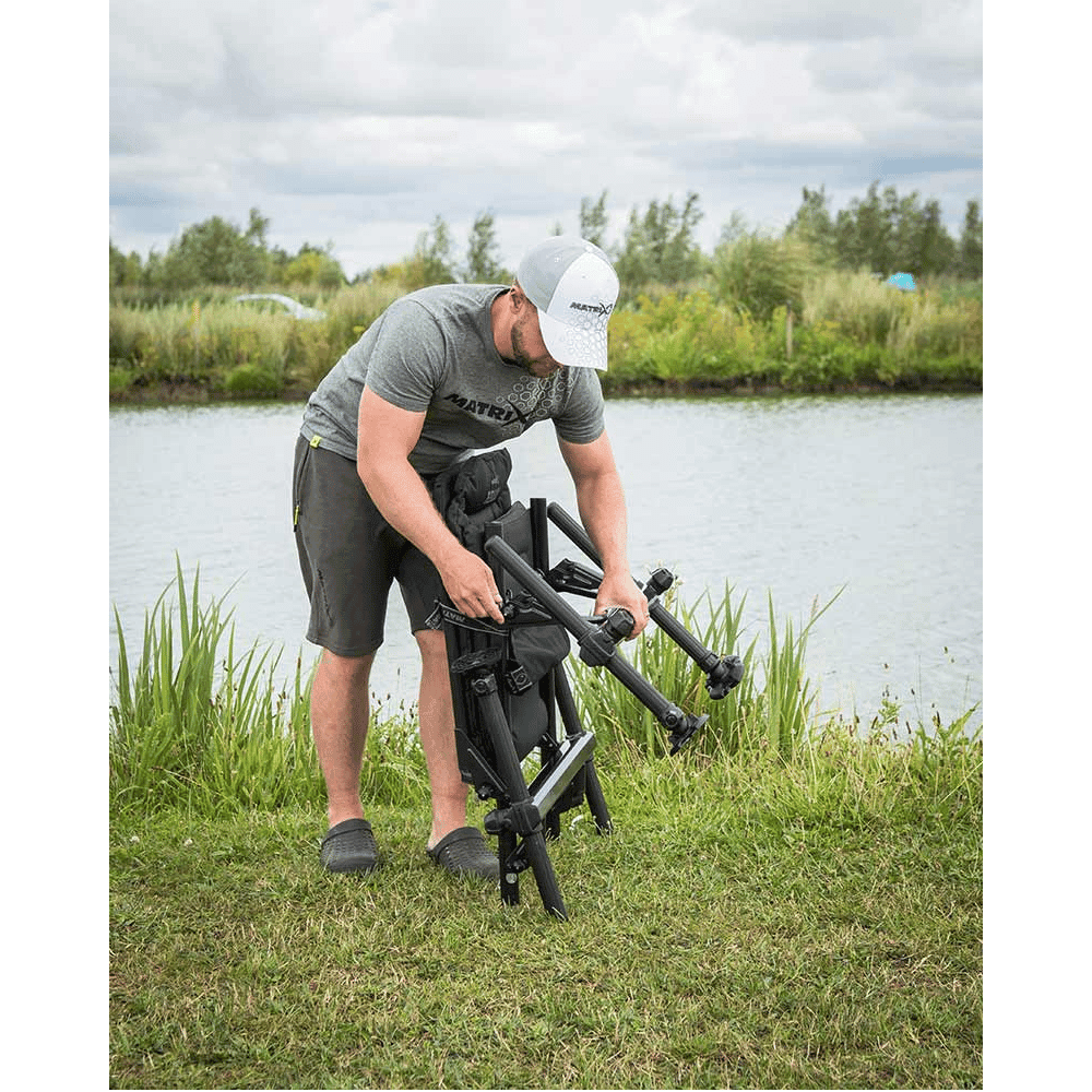 Bekleidung, Kurze Hosen, E-Scooter, Fahrzeug, Schieben